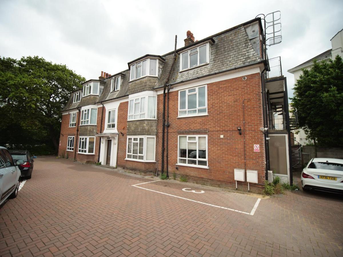 Town Centre Apartment Sleeps 9 Bournemouth Exteriör bild