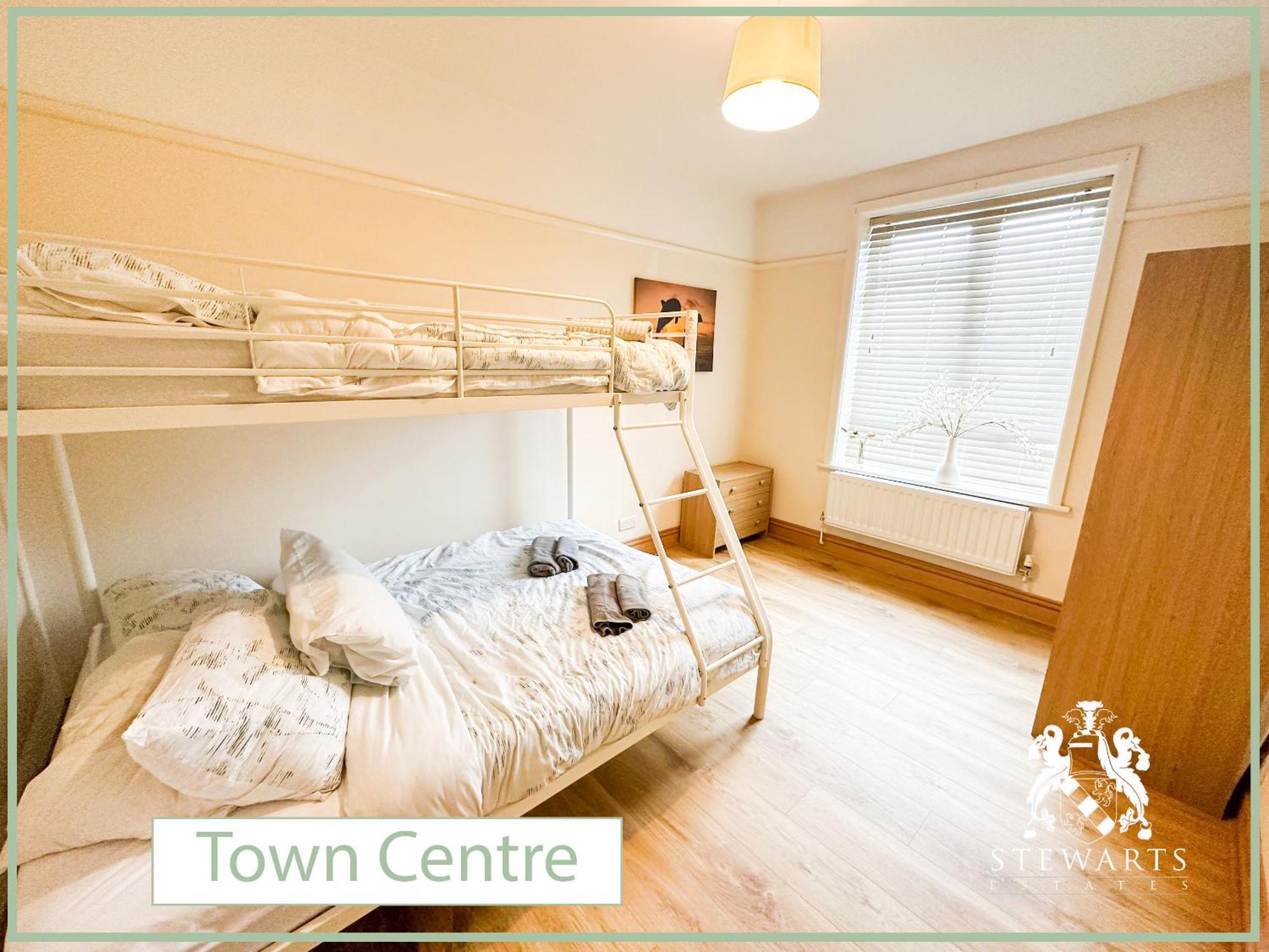 Town Centre Apartment Sleeps 9 Bournemouth Exteriör bild
